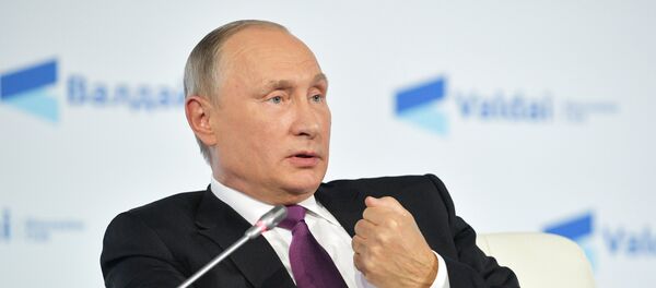 Президент РФ В. Путин принимает участие в итоговой сессии Международного дискуссионного клуба Валдай Президент РФ В. Путин принимает участие в итоговой сессии Международного дискуссионного клуба Валдай - Sputnik Lietuva
