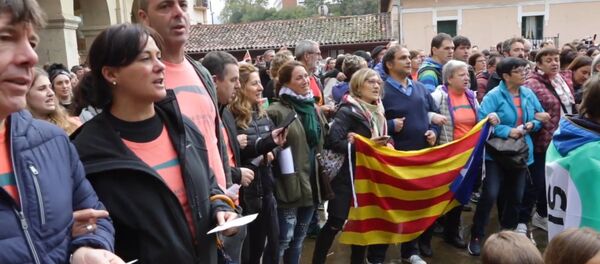 Баски выстроились живой цепью в поддержку референдума в Каталонии - Sputnik Литва
