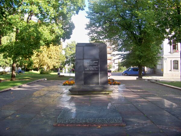 Памятник советским воинам в Шяуляе - Sputnik Литва