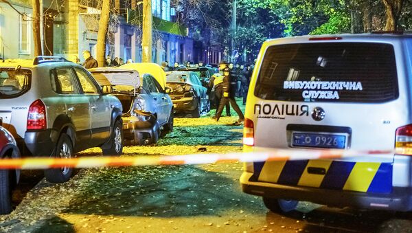 Полиция работает на месте взрыва автомобиля в Киеве, 25 октября 2017 года - Sputnik Lietuva