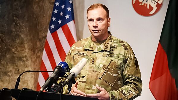 Командующий сухопутными силами Соединенных Штатов в Европе, генерал-лейтенант Бен Ходжес - Sputnik Литва