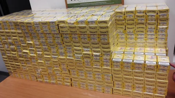 Iš lagaminų ištrauktos cigaretės Iš lagaminų ištrauktos cigaretės - Sputnik Lietuva