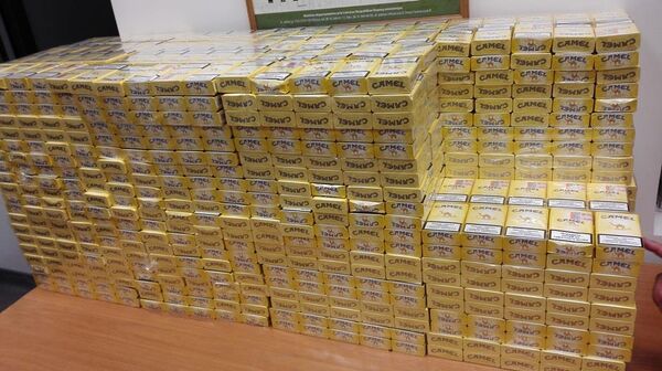 Iš lagaminų ištrauktos cigaretės Iš lagaminų ištrauktos cigaretės - Sputnik Lietuva