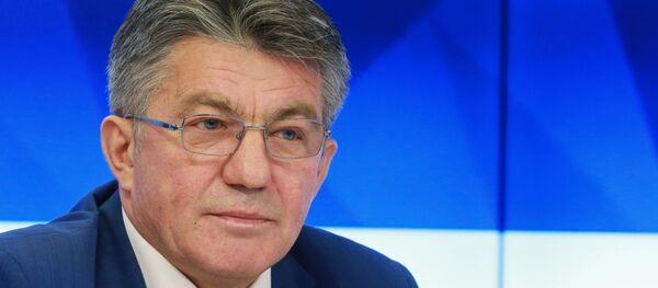 Член комитета Совета Федерации РФ по регламенту и организации парламентской деятельности, член Временной комиссии Виктор Озеров - Sputnik Литва