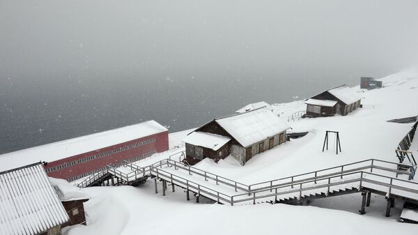 Шахтерский город Баренцбург на архипелаге Шпицберген - Sputnik Литва