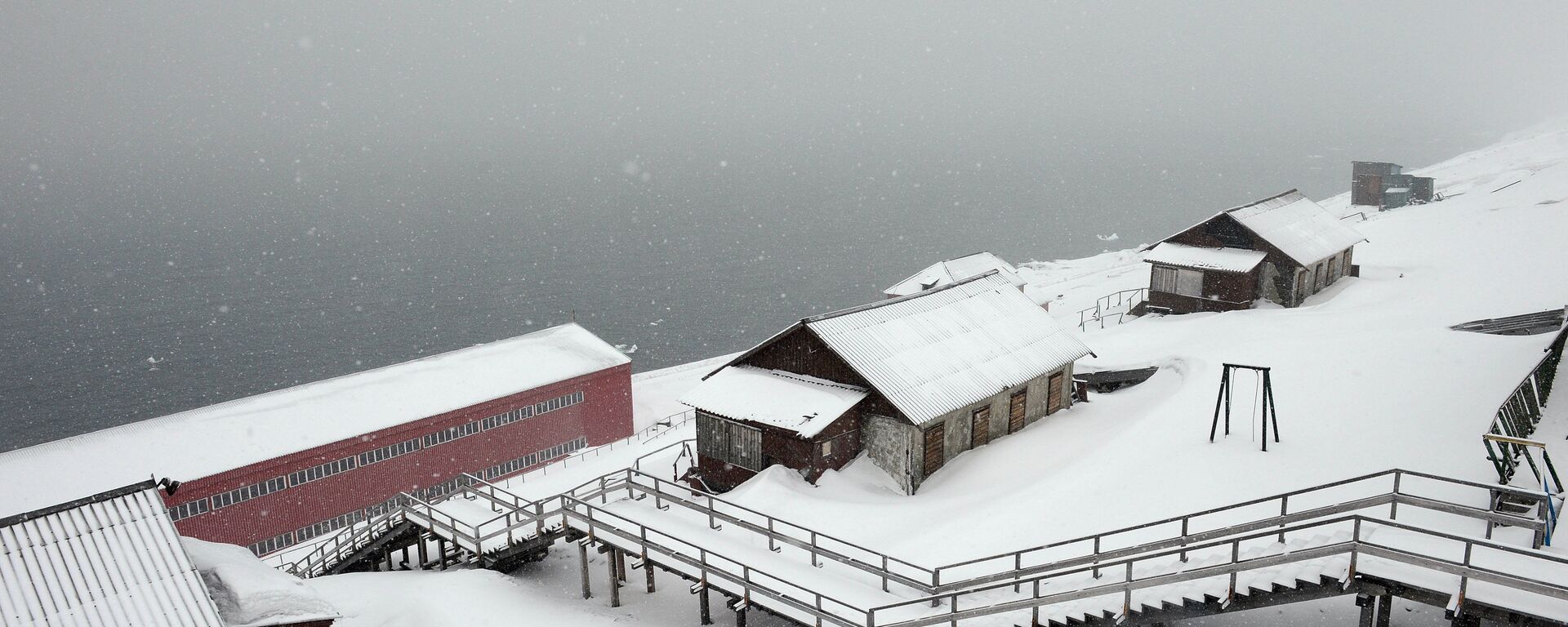 Шахтерский город Баренцбург на архипелаге Шпицберген - Sputnik Литва, 1920, 11.02.2026