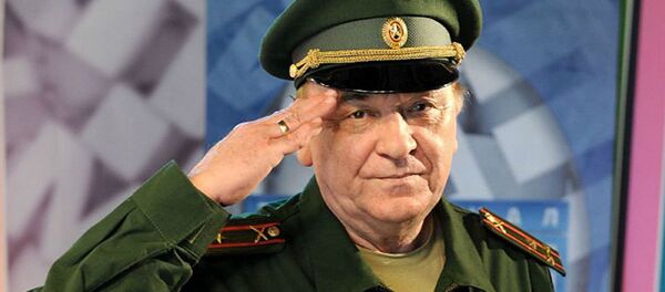 Виктор Баранец, военный обозреватель газеты Комсомольская правда полковник в отставке  - Sputnik Литва