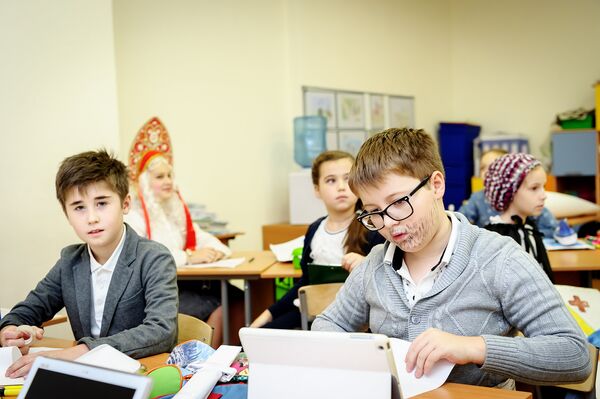 Ученики литовской школы на занятиях - Sputnik Lietuva