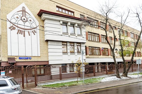 Здание литовской школы №1247 в Москве - Sputnik Литва
