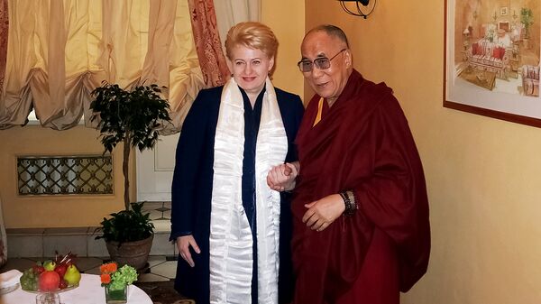 Президент Литвы Даля Грибаускайте и Его Святейшество Далай-лама XIV, архивное фото Президент Литвы Даля Грибаускайте и Его Святейшество Далай-лама XIV, архивное фото - Sputnik Lietuva
