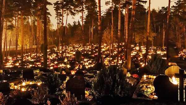 Кладбище в день поминовения умерших - Sputnik Lietuva