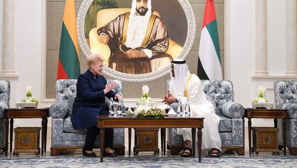 Lietuvos prezidentė Dalia Grybauskaitė su Abu Dabio sosto įpėdiniu Mohammedu bin Zayedu bin Sultanu Al-Nahyanu - Sputnik Lietuva
