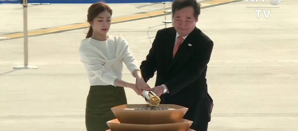 Олимпийский огонь прибыл в Южную Корею - Sputnik Литва