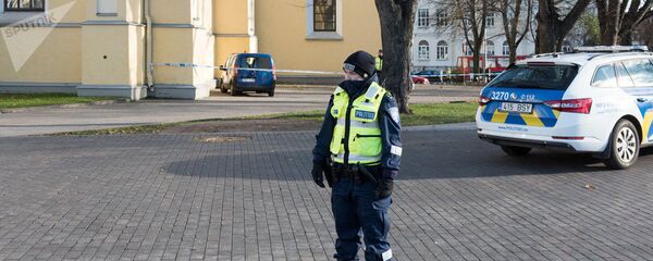 Полиция на месте стрельбы на площади Свободы в Таллине - Sputnik Литва