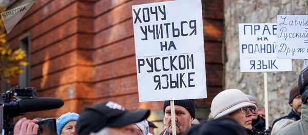 Митинг против перевода билингвальных школ на латышский язык Митинг против перевода билингвальных школ на латышский язык - Sputnik Литва