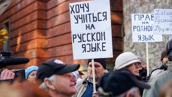 Митинг против перевода билингвальных школ на латышский язык - Sputnik Литва