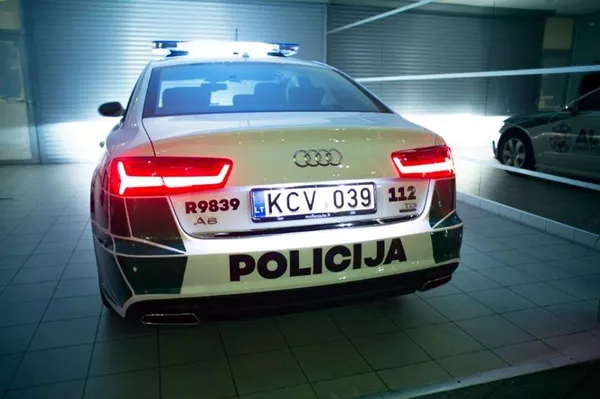 Новые служебные автомобили литовской полиции Новые служебные автомобили литовской полиции - Sputnik Lietuva