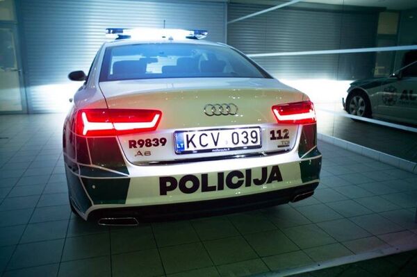 Новые служебные автомобили литовской полиции Новые служебные автомобили литовской полиции - Sputnik Lietuva