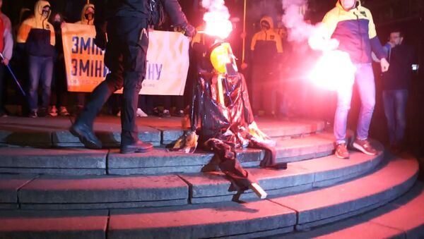 Националисты сожгли чучело Ленина в Киеве - Sputnik Lietuva