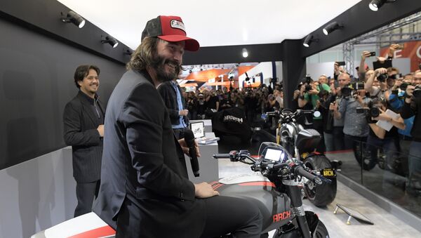 Актер Киану Ривз и американский продюсер Гард Холлингер приехали на выставку представлять свою собственную компанию Arch Motorcycle, которая создает мотоциклы на базе моделей Harley-Davidson - Sputnik Lietuva