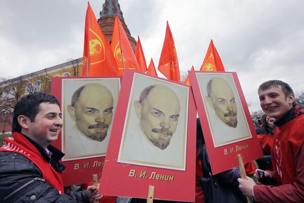Возложение цветов и венков к мавзолею В.И. Ленина в день 140-й годовщины со дня его рождения - Sputnik Литва