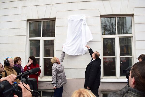 Atminimo lentos atidaryme dalyvavo Baltarusijos ambasadorius Lietuvoje Aleksandras Karolis, kiti diplomatai, Vilniaus savivaldybės ir Vilniaus Gedimino technikos universiteto atstovai Atminimo lentos atidaryme dalyvavo Baltarusijos ambasadorius Lietuvoje Aleksandras Karolis, kiti diplomatai, Vilniaus savivaldybės ir Vilniaus Gedimino technikos universiteto atstovai - Sputnik Lietuva