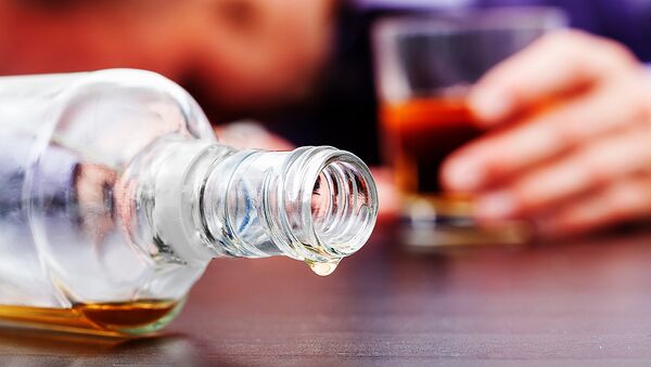 Бутылка с алкоголем, архивное фото - Sputnik Литва