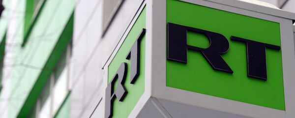 Логотип телеканала Russia Today на здании в Москве, архивное фото - Sputnik Литва