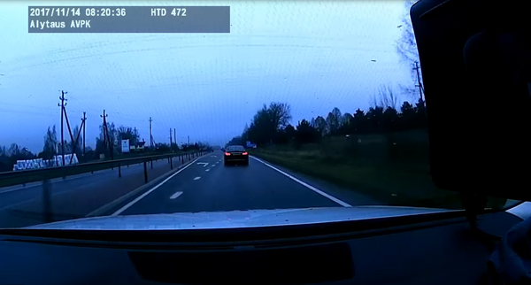 Полиция поймала водителя, который украл в Великобритании Mercedes Benz Полиция поймала водителя, который украл в Великобритании Mercedes Benz - Sputnik Lietuva