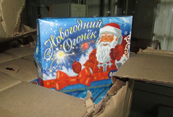 Незаконно ввезенные в Литву рождественские атрибуты Незаконно ввезенные в Литву рождественские атрибуты - Sputnik Литва