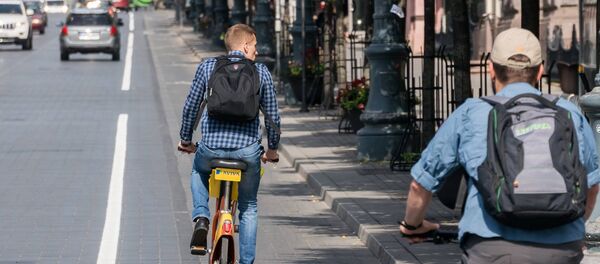 Новая велодорожка на проспекте Гедыминаса в Вильнюсе Новая велодорожка на проспекте Гедыминаса в Вильнюсе - Sputnik Литва