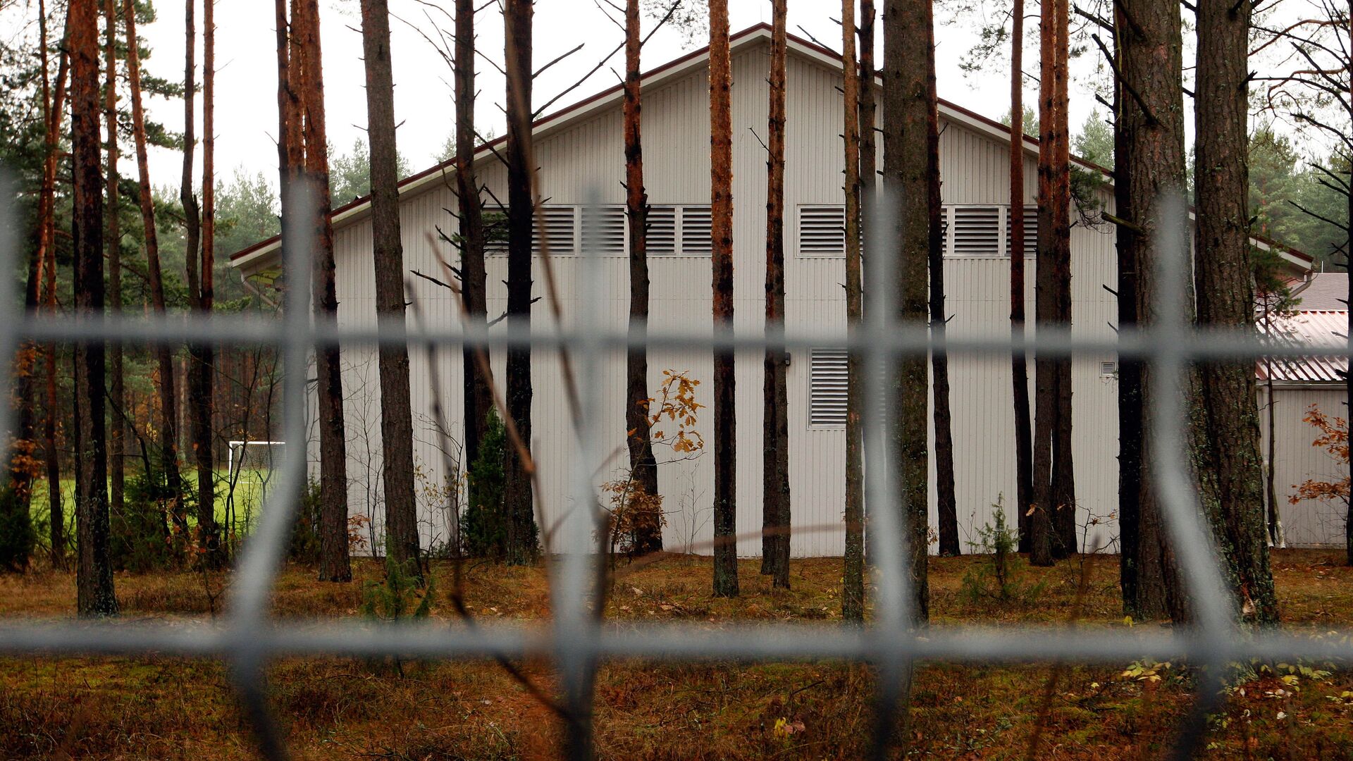 Предполагаемая тюрьма ЦРУ в Антавиляй, ноябрь 2009 года - Sputnik Литва, 1920, 25.01.2022