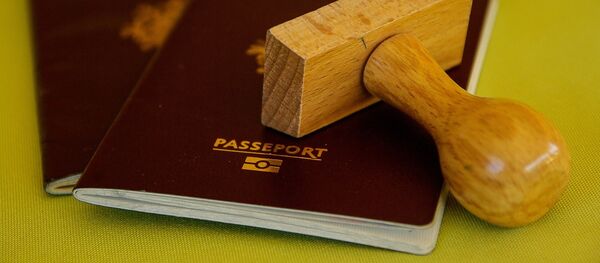 Паспорт и штамп, архивное фото Паспорт и штамп, архивное фото - Sputnik Lietuva
