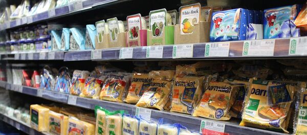 Полки супермаркета с продуктами, архивное фото - Sputnik Литва