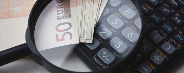 Купюры евро и калькулятор - Sputnik Литва