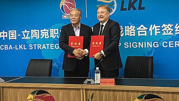 Представители Литовской баскетбольной лиги (ЛБЛ) подписали вчера договор о партнерстве с Китайской баскетбольной ассоциацией (КБА) - Sputnik Lietuva