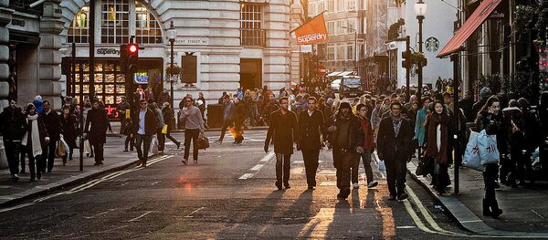 Люди на улице европейского города, архивное фото - Sputnik Литва