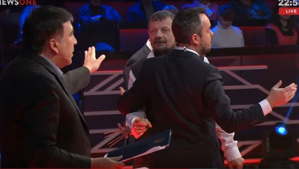 Мосийчук попытался избить Саакашвили тростью в телеэфире - Sputnik Литва