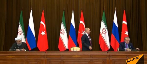 Путин уронил стул, на котором сидел Реджеп Тайип Эрдоган - Sputnik Литва