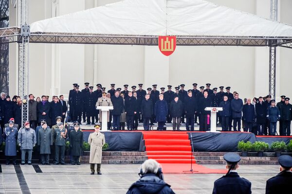 Военный парад, приуроченный ко Дню литовской армии Военный парад, приуроченный ко Дню литовской армии - Sputnik Lietuva