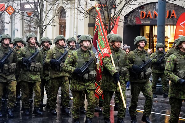 В параде участвовали военнослужащие подразделений местной армии, союзники Литвы по НАТО, а также солдаты из Украины - Sputnik Литва