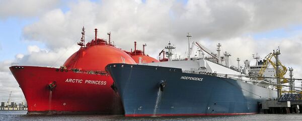 Газовоз Independence и танкер LNG, архивное фото - Sputnik Литва
