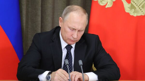 Президент России Владимир Путин провел совещание по вопросам обеспечения технического переоснащения Вооруженных сил - Sputnik Литва