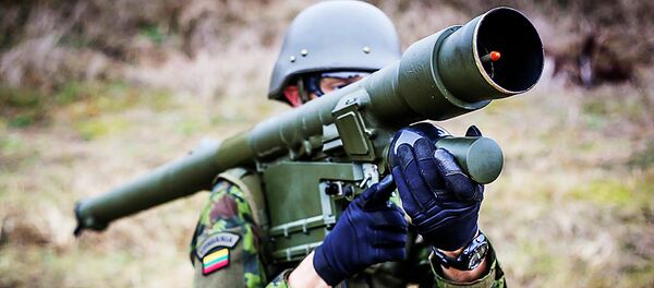 Литовский солдат с гранатометом - Sputnik Литва