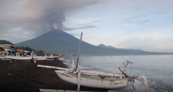 На Бали началось извержение вулкана - Sputnik Литва