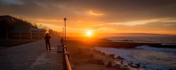 Крым, набережная в Феодосии, архивное фото - Sputnik Литва