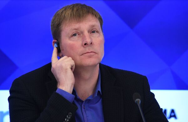 Президент Федерации бобслея России, олимпийский чемпион Александр Зубков на пресс-конференции в МИА Россия сегодня Президент Федерации бобслея России, олимпийский чемпион Александр Зубков на пресс-конференции в МИА Россия сегодня - Sputnik Литва