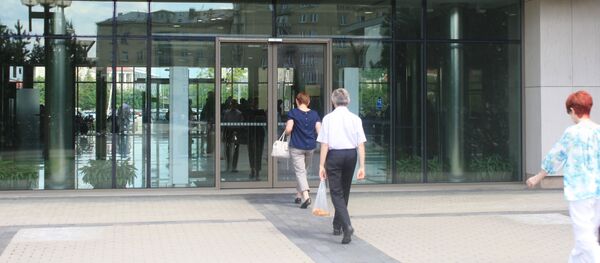 Сейм Литвы, второй корпус, сотрудники возвращаются с обеда Сейм Литвы, второй корпус, сотрудники возвращаются с обеда - Sputnik Литва