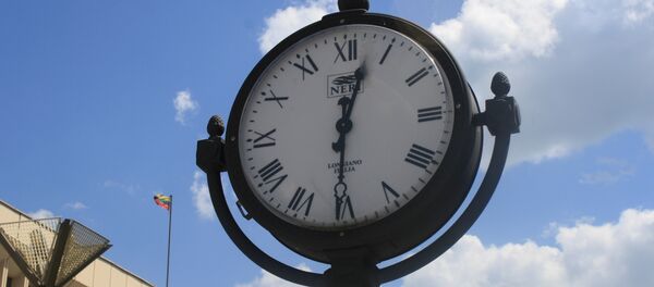Уличные часы возле здания Сейма, архивное фото - Sputnik Литва