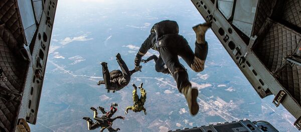 Прыжок с парашютом Прыжок с парашютом - Sputnik Литва